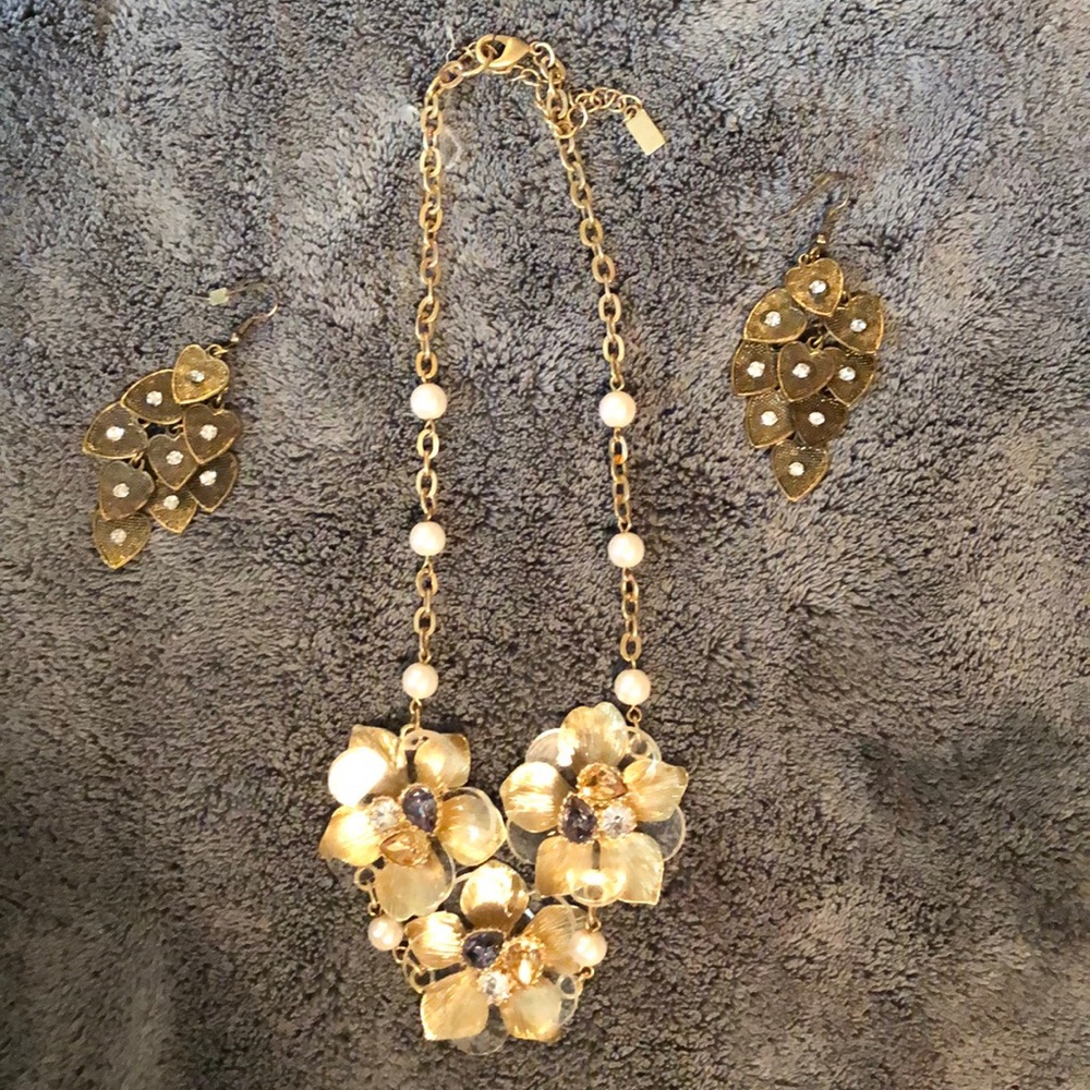 Necklace & earrings.